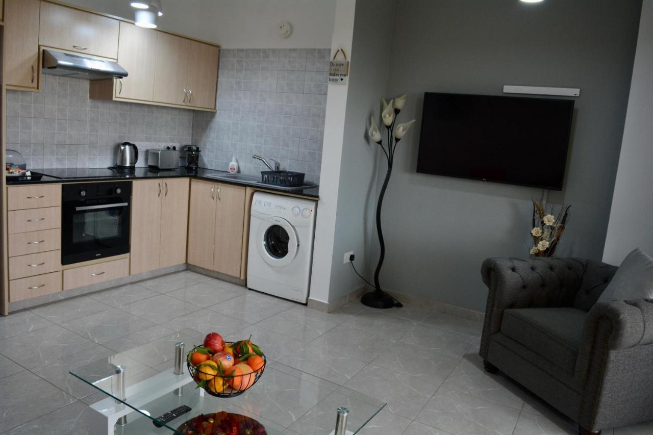 Queens Gardens - Kato Paphos - Next To Kings Ave Mall --- By Yiota Exterior foto